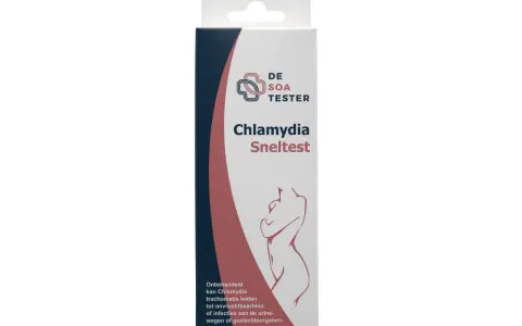 Confezione di un test rapido per la clamidia, utile per l'urinocoltura. La scatola presenta un'illustrazione stilizzata di una figura umana.