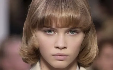 Frisuren für dickes Haar: Leichtigkeit & Stil Ihr Guide zum Traum-Look