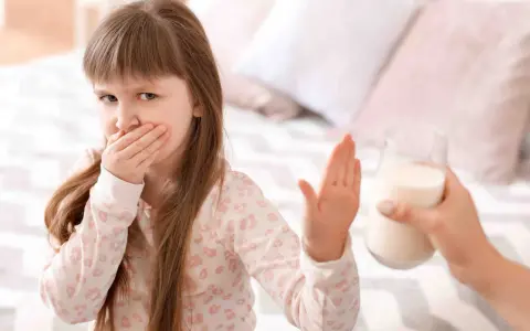 Wymioty u dziecka: Jak pomóc i kiedy pilnie do lekarza?