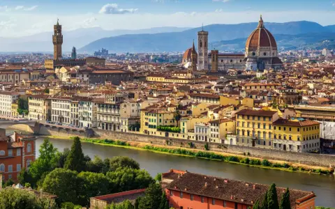 Florence skyline with the Arno River, featuring the Duomo and Palazzo Vecchio, iconic landmarks near the Uffizi Gallery and Accademia.
