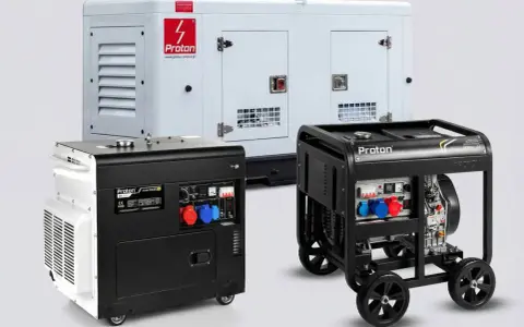 Trzy agregaty Proton: biały w tle, czarno-biały i czarny na kółkach. Wybór między agregatem inwertorowym czy zwykłym.