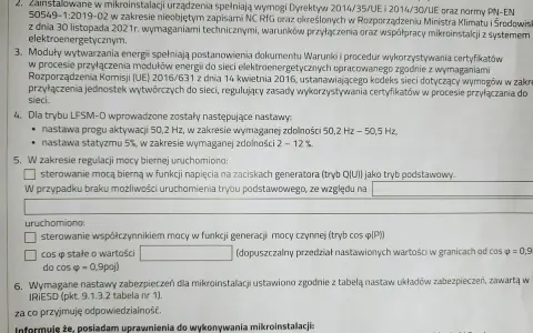 Dokument opisuje wymagania dla mikroinstalacji, w tym nastawy dla trybu LFSM-O i regulacji mocy biernej. Wzmiankowany jest licznik dwukierunkowy.