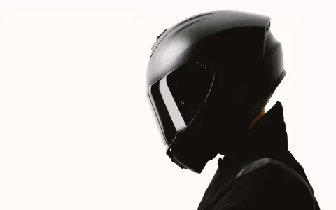 Kask motocyklowy: Co musisz wiedzieć przed zakupem?