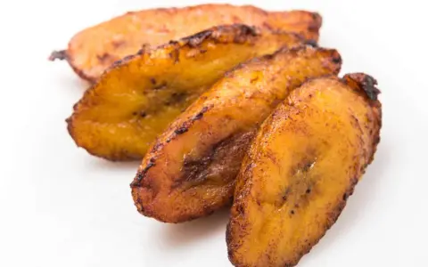 Plátanos maduros fritos, perfectos para deliciosas recetas con platano maduro.