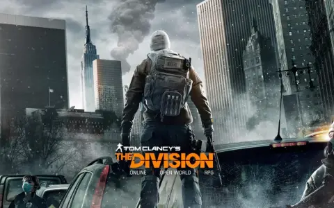 Postapokaliptyczny Nowy Jork, zniszczone samochody i dymiące budynki. Postać w zimowym ubraniu i z plecakiem stoi na tle panoramy miasta. To The Division.
