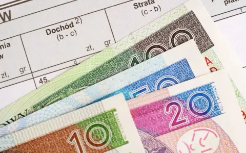 Ryczałt: Kiedy płacić podatek i złożyć PIT-28? Uniknij kar!