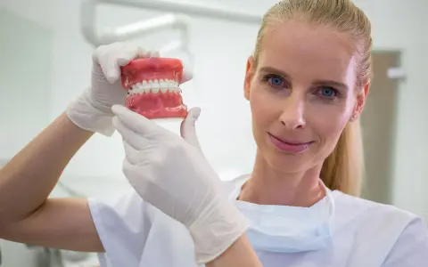 Ile zarabia dentysta? Mediana, specjalizacje, własny gabinet