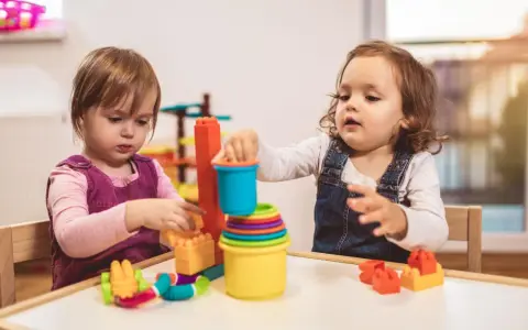 Adaptacja w żłobku: jak wspierać dziecko i siebie? Przewodnik