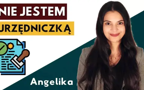 Angelika, która zajmuje się administracją studia, prezentuje dokument z pieczęcią i zaznaczonym polem.
