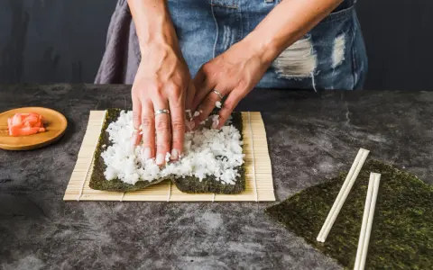 Idealny ryż do sushi: przepis krok po kroku. Nigdy więcej wpadek!