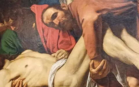 Détail de la mise au tombeau par Caravage : des hommes portent le corps du Christ, le visage marqué par la douleur.
