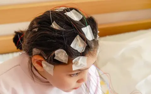Jak przygotować dziecko do EEG we śnie? Praktyczny przewodnik