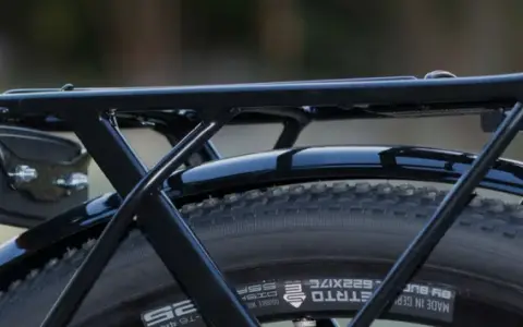 Los mejores porta equipajes para bicicleta: compatibilidad y carga segura