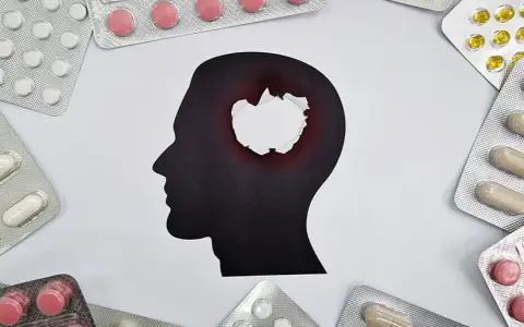 Medikamente gegen Alzheimer: Wirksame Behandlungen und Risiken verstehen