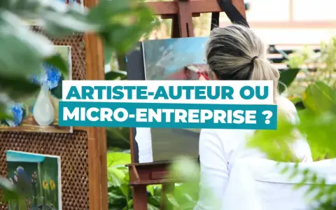 Une artiste, en statut artiste libre, peint en extérieur. Le texte "ARTISTE-AUTEUR OU MICRO-ENTREPRISE ?" est superposé.