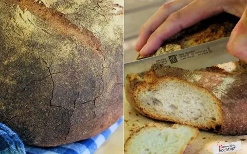 Krosses Brot mit Rissen, perfekt gebacken bei richtiger Temperatur. Ein Messer schneidet eine Scheibe ab.