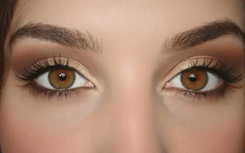 Braune Augen schminken: So bringen Sie Ihre Augen zum Strahlen!