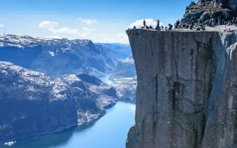 Fiordos Noruegos: Tu Guía Esencial para un Viaje Inolvidable