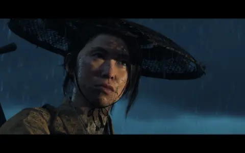 Młoda kobieta w deszczu, z błotem na twarzy, w tradycyjnym stroju i kapeluszu. Czy to zapowiedź Ghost of Tsushima 2?