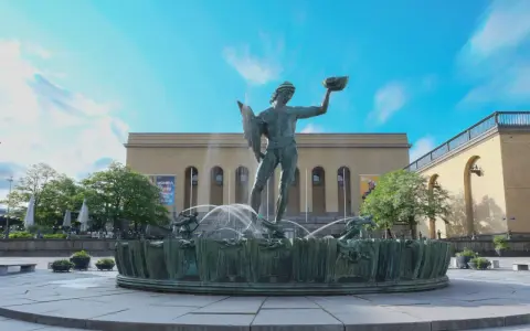 Fontän med Poseidon framför Göteborgs konstmuseum.