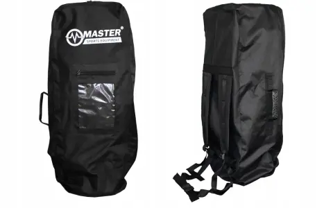 Czarna torba na sup z logo Master Sports Equipment, uchwytem i paskami na ramię. Idealna do transportu sprzętu wodnego.