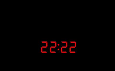 Cyfrowy zegar pokazuje 22:22. To czas, który dla wielu ma szczególne znaczenie, symbolizując równowagę i harmonię.