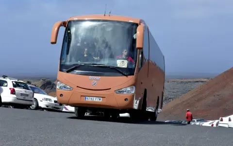Autobus czy autokar? Rozwiewamy dylemat: różnice, przeznaczenie, wybór