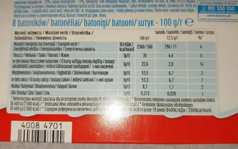 8 batoników Kinder o wadze 100g, każdy batonik to 12,5g. Sprawdź kalorie i skład.