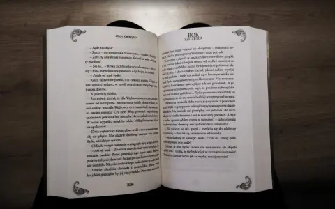 Książka pocket: Co to jest i czy warto ją kupić?
