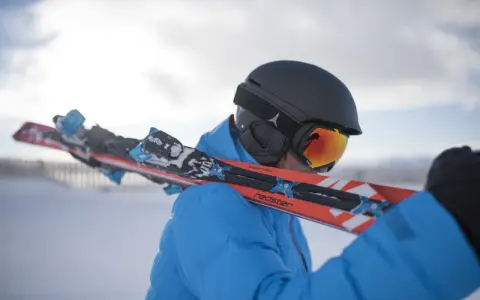 Kask na narty: Jak wybrać idealny? Bezpieczeństwo przede wszystkim!