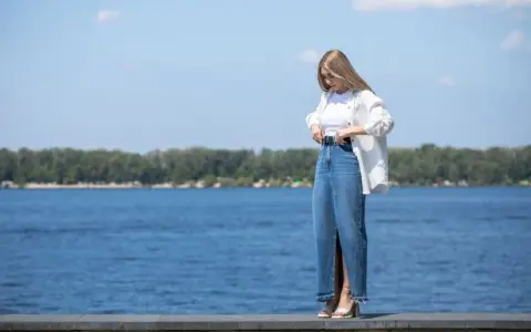 Jak nosić długą białą koszulę - 5 stylowych sposobów na modę