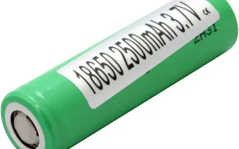 Batería vaper 18650 verde, 3.7V, 2500mAh. Ideal para tu dispositivo.