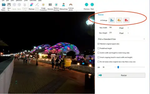 Opcje programu do edycji zdjęć pokazują, jak powiększyć zdjęcie. Można wybrać 2x, 4x lub 8x.
