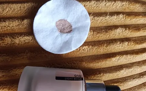 Catrice Liquid Camouflage: 005 czy 010? Idealny odcień dla Ciebie