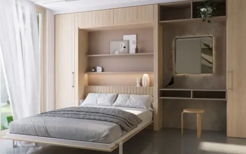Habitaciones muy pequeñas, pero acogedoras. Cama doble con ropa de cama gris, estantes empotrados con decoración y un espejo iluminado.