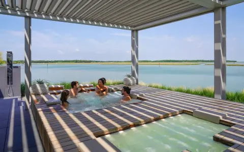 Relaks w jacuzzi z widokiem na wodę. Idealne miejsce na wakacje w Capalonga.