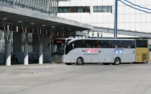 Neobus Wrocław: Gdzie dokładnie odjeżdża? Pełny przewodnik!
