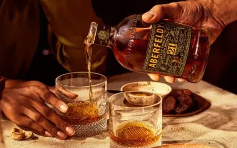 Temperatura whisky: Twój klucz do pełni smaku i ukrytych nut