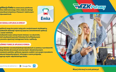 Uśmiechnięta pasażerka w autobusie 60 korzysta z aplikacji Emka na telefonie, kupując bilet.