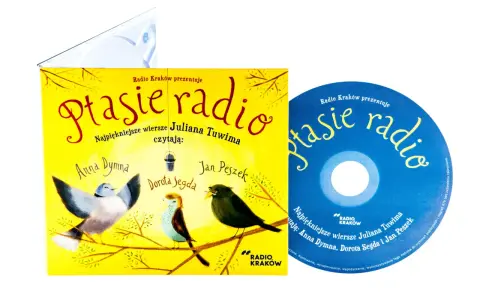 Okładka płyty CD i sama płyta z ilustracją ptaków i napisem "Ptasie radio".