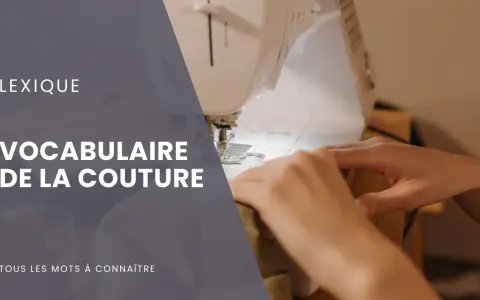 Lexique : Vocabulaire de la couture, tous les mots à connaître. Mains guidant un tissu sous la machine à coudre.