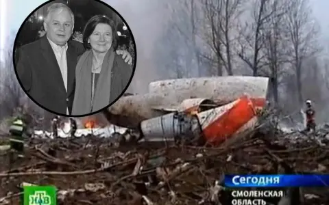 Para upamiętnia ofiary katastrofy lotniczej w Smoleńsku, w tym prezydenta Lecha Kaczyńskiego i jego żonę. W tle widać wrak samolotu.