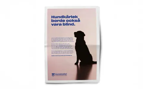 Silhuett av en hund som sitter. Texten uppmanar till empatisk kommunikation och att inte döma en hund enbart efter utseende.