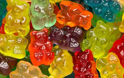 Ositos Haribo de colores vibrantes, un festín visual que evoca el origen de estas golosinas icónicas.