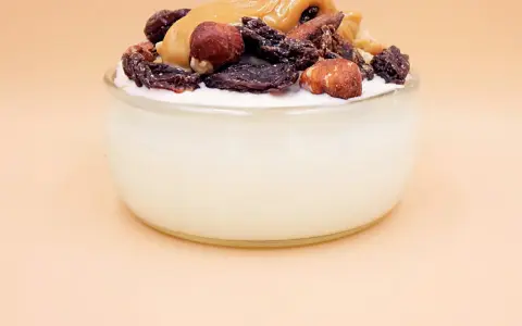 Jogurt proteinowy dla kogo? Odkryj korzyści dla sportowców i dzieci