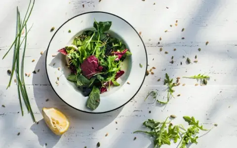 Insalate: Guida ai Tipi, Sapori e Benefici per Ogni Piatto