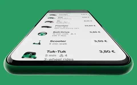 Die Bolt App zeigt verschiedene Fahroptionen: Autos, Roller und Tuk-Tuks. So funktioniert Bolt Taxi.