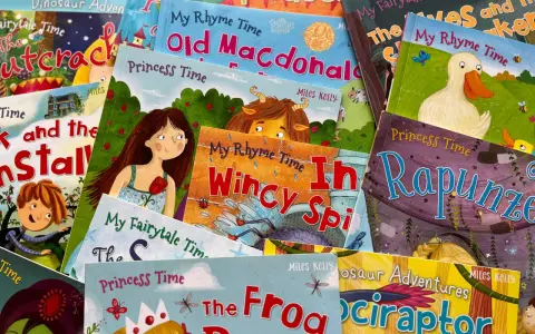 Książki dla dzieci: mądre bajki po angielsku, takie jak "Old MacDonald", "Rapunzel" i "The Frog Prince", zachęcają do nauki i zabawy.
