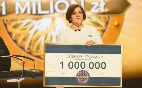 Elżbieta Marszalec z Milionerów, która wygrała milion złotych. Trzyma czek na kwotę 1 000 000.
