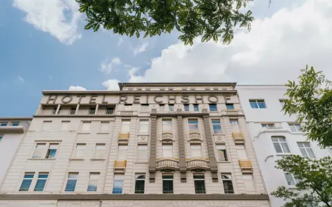 Reichshof Hamburg: Historischer Luxus am Hauptbahnhof erleben